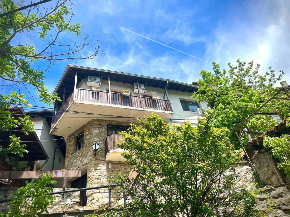 The Green Guest House-Amazing View, Top Location, Entire House Apartment *